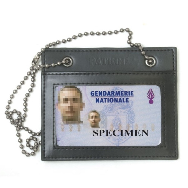 PORTE CARTE EN CUIR AVEC CHAINE