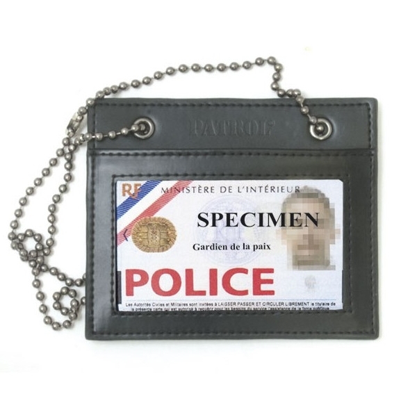 PORTE CARTE EN CUIR AVEC CHAINE